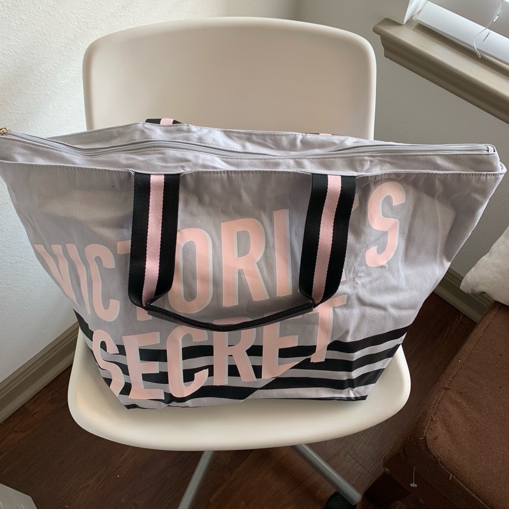 NWOT Grey and Pink Victoria’s Secret Tote